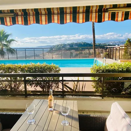 Superbe 2 Pieces Terrasse / Piscine / Vue / Parking